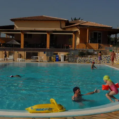Happy Camp Mobile Homes In Camping Tonnara 4*